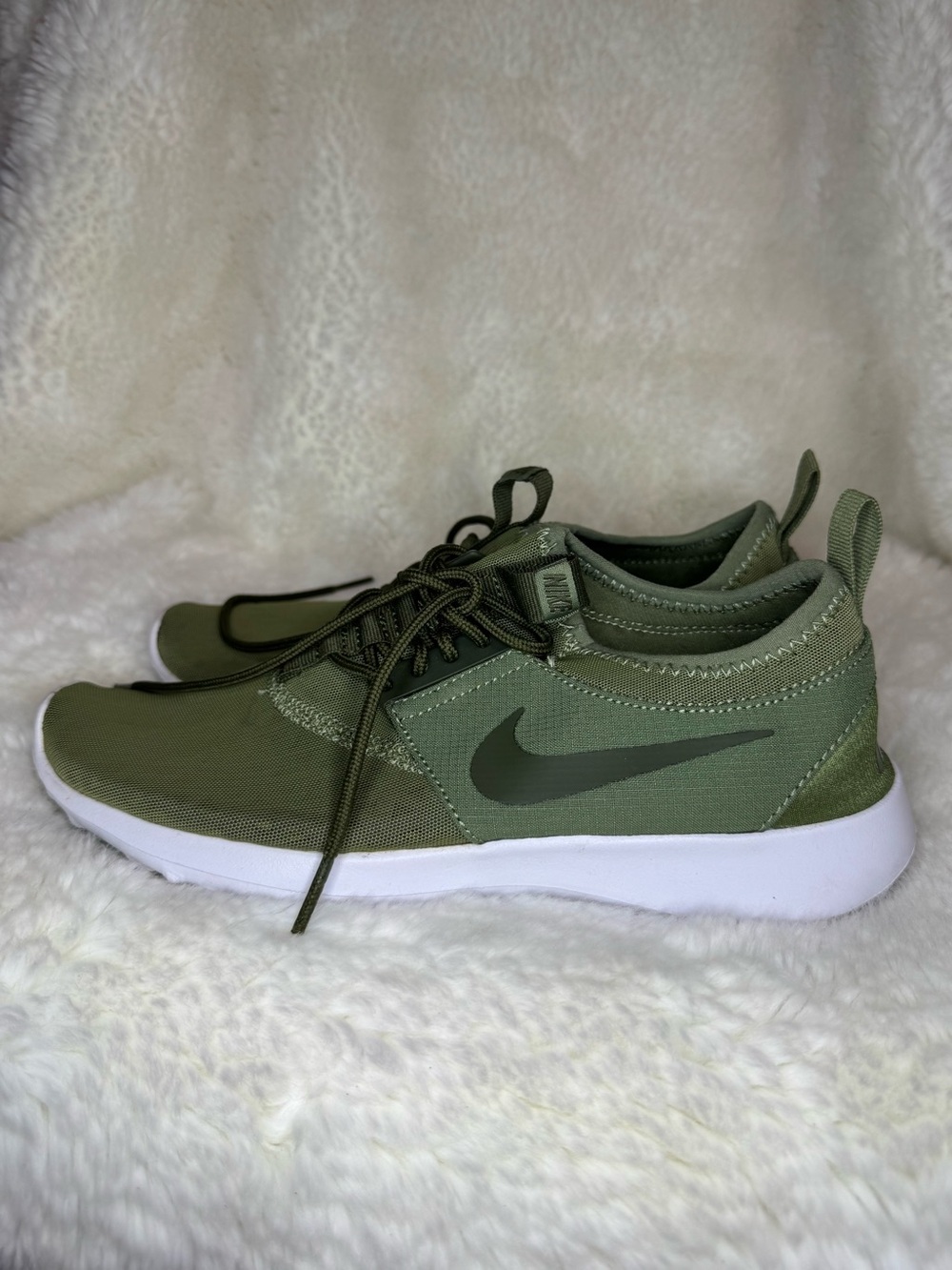 Women’s 7.5 Lightweight Olive Nike Sneaker